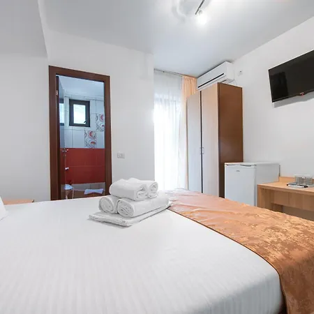 ゲストハウス Puky 4*