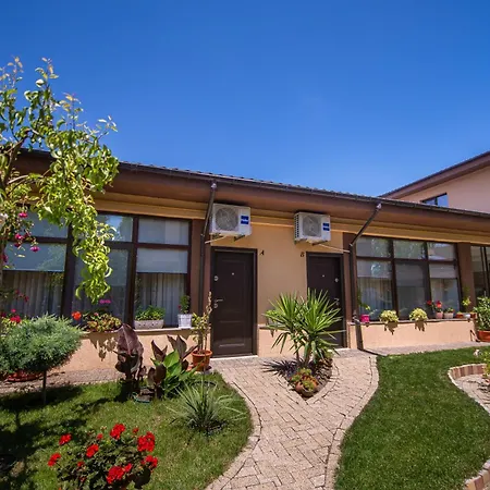 ゲストハウス Puky 4*