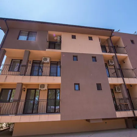 ゲストハウス Puky 4*